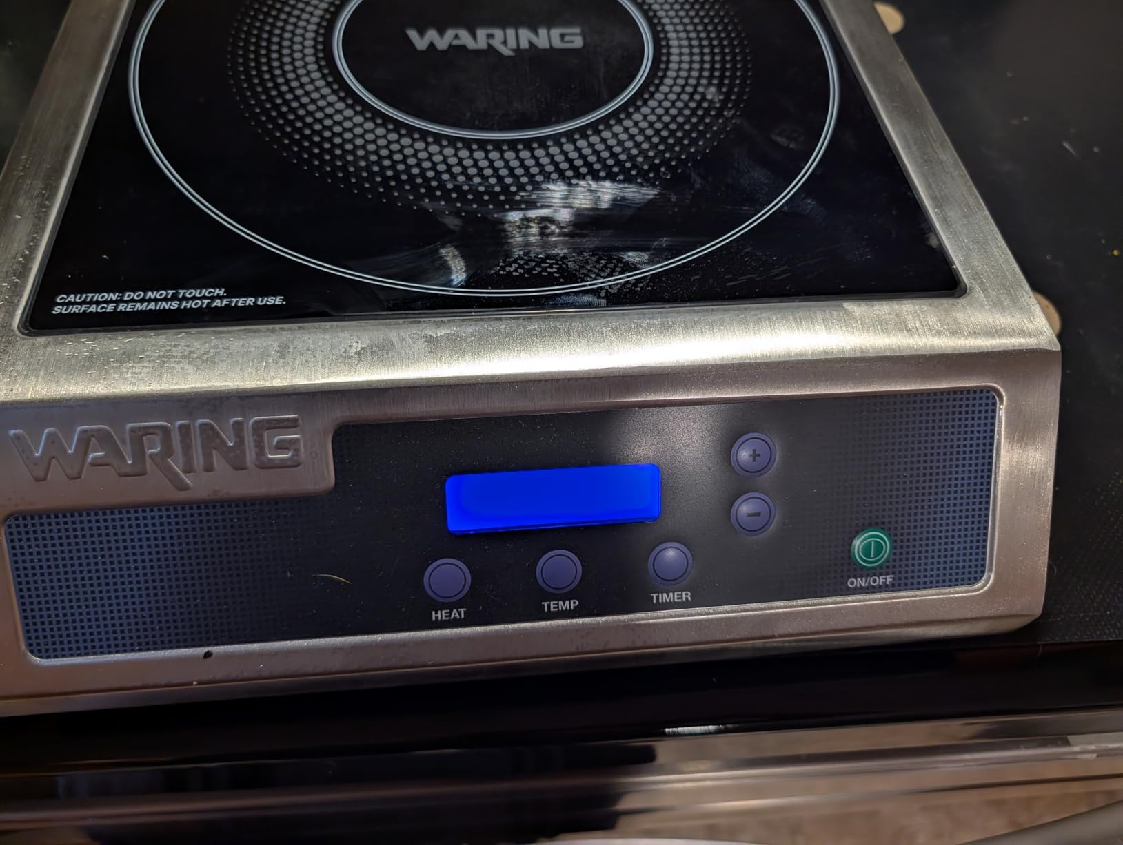 Waring Commercial Induction Burner, 11 x 11 Schott Ceramic Glass, for Professional Countertop Cooking and Catering, WIH400X customer photo 1