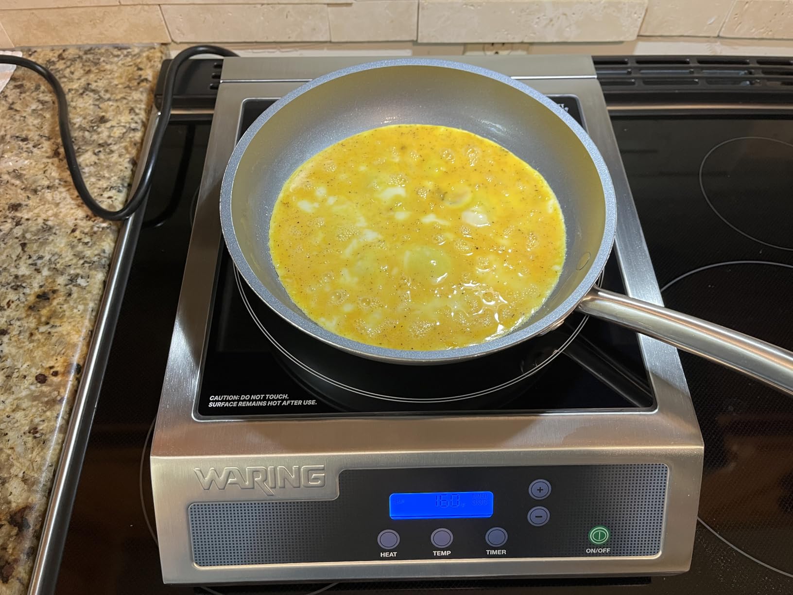 Waring Commercial Induction Burner, 11 x 11 Schott Ceramic Glass, for Professional Countertop Cooking and Catering, WIH400X customer photo 2