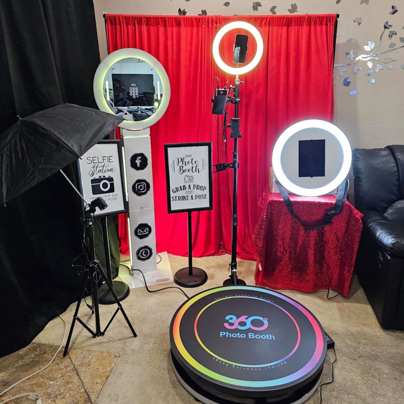 HARZHI 6.6 ft Walk-in Magazine Photo Booth Box, Customizable for Events, 6.6 x 6.6 x 7.6 ft Walk-In Enclosure for Weddings, Parties and Rentals, Customizable Artwork, Aluminum Frame, Clear PET Panel customer photo 1