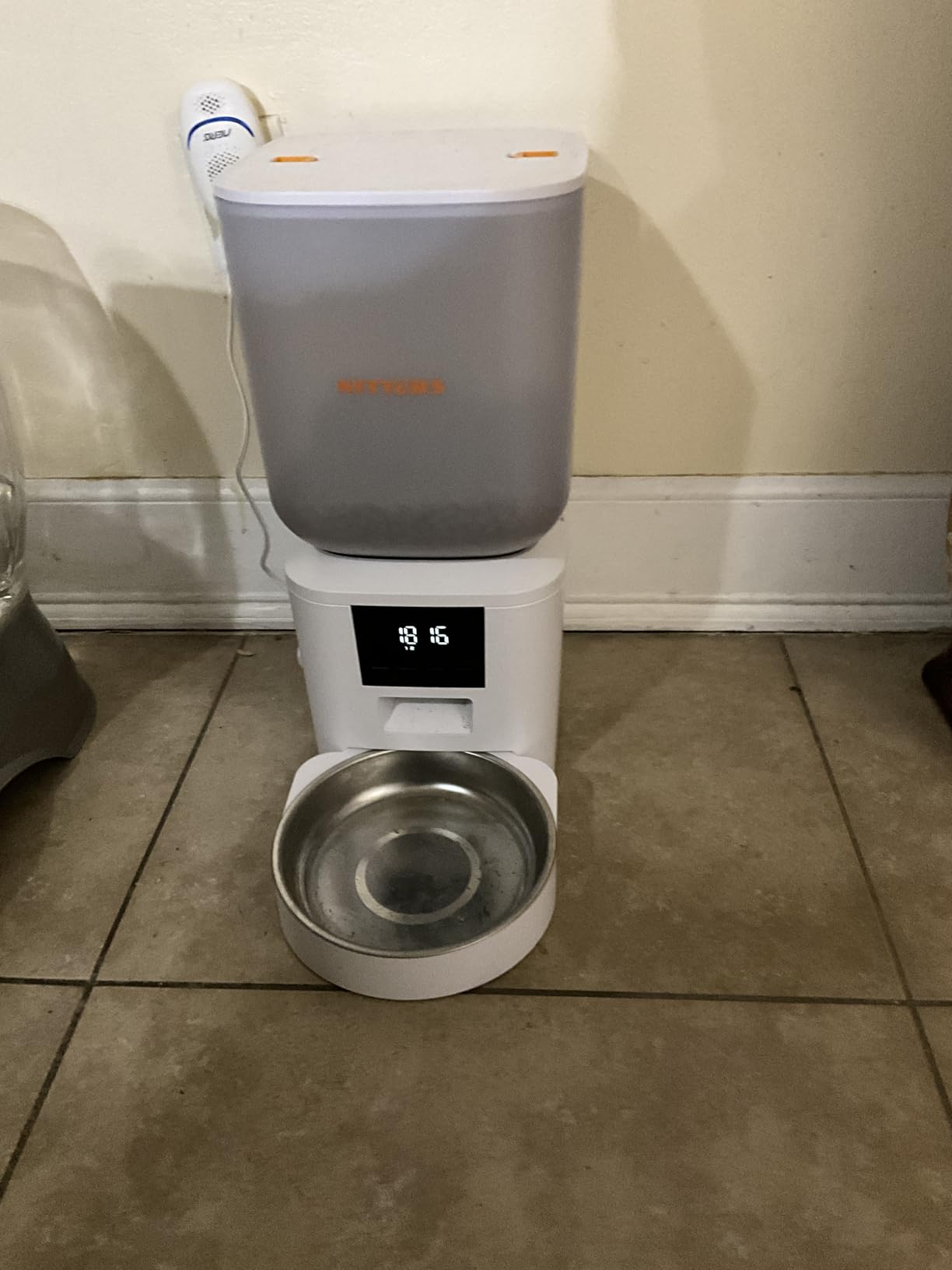 Automatic Dog Feeder - 8L/34 Cups Large Capacity Automatic Cat Food Dispenser with LCD Screen, Large Food Tray, Battery Operated, Timed Cat Feeder, Up to 50 Portions 6 Meals Per Day, Keeps Fresh customer photo 2