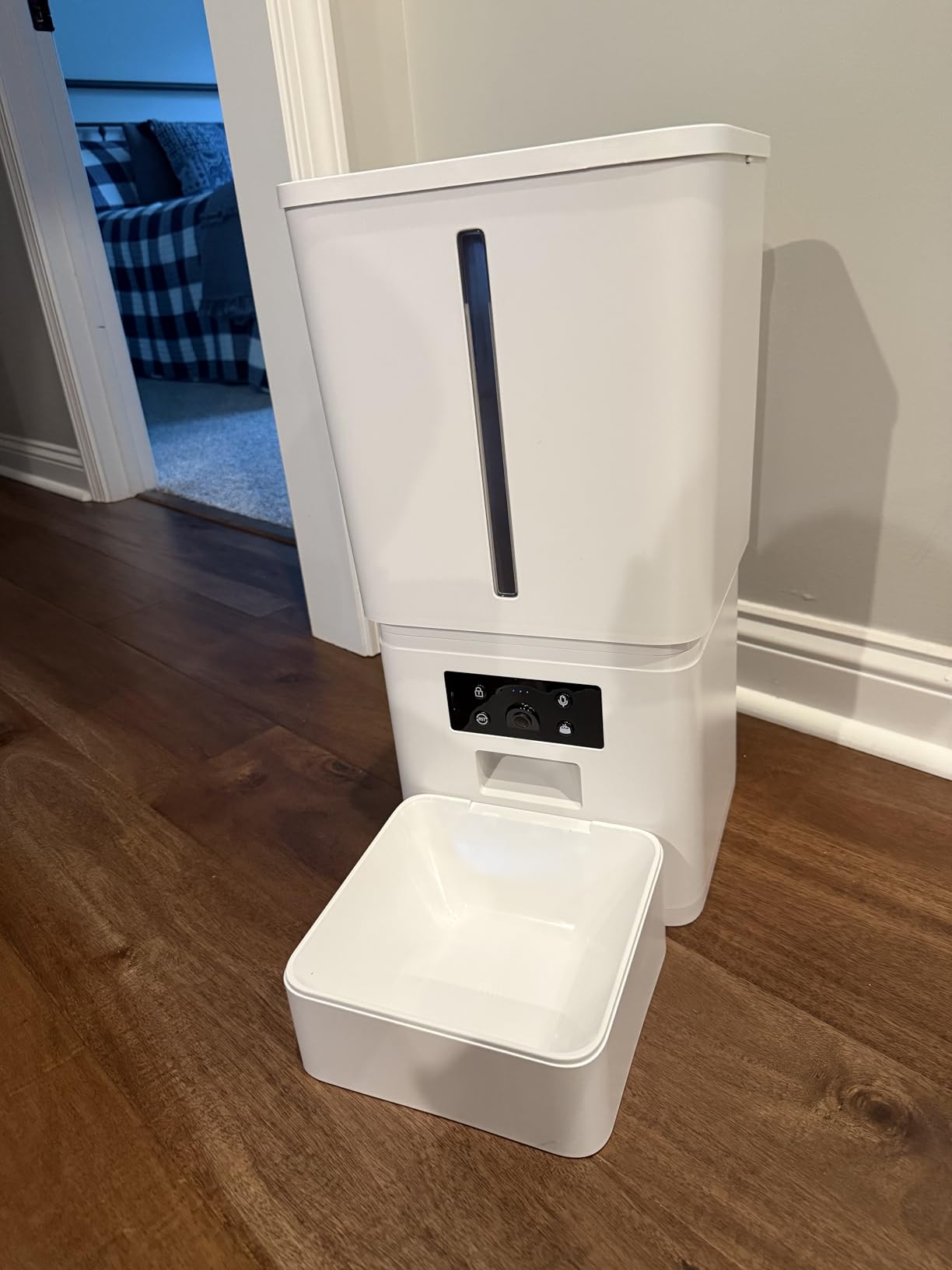 Gwozn Automatic Dog Feeder Large Breed: 15L/63-Cup Capacity for 23mm Kibble | Easy Setup Anti-Clog Auto Dog Food Dispenser, 1080P HD Clear Camera with Night Vision, 5G WiFi App Timed for Busy Pet Parents customer photo 2