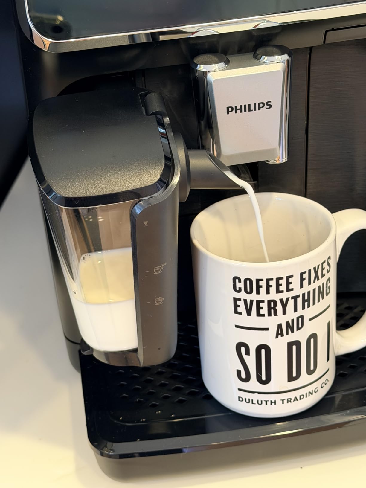 PHILIPS 2300 Series Fully Automatic Espresso Machine, LatteGo Milk System | 3 Coffee Pre-Sets, ceramic grinder, customizable coffee strength & cup size, hot water, 15-bar pressure (EP2330/14) customer photo 2