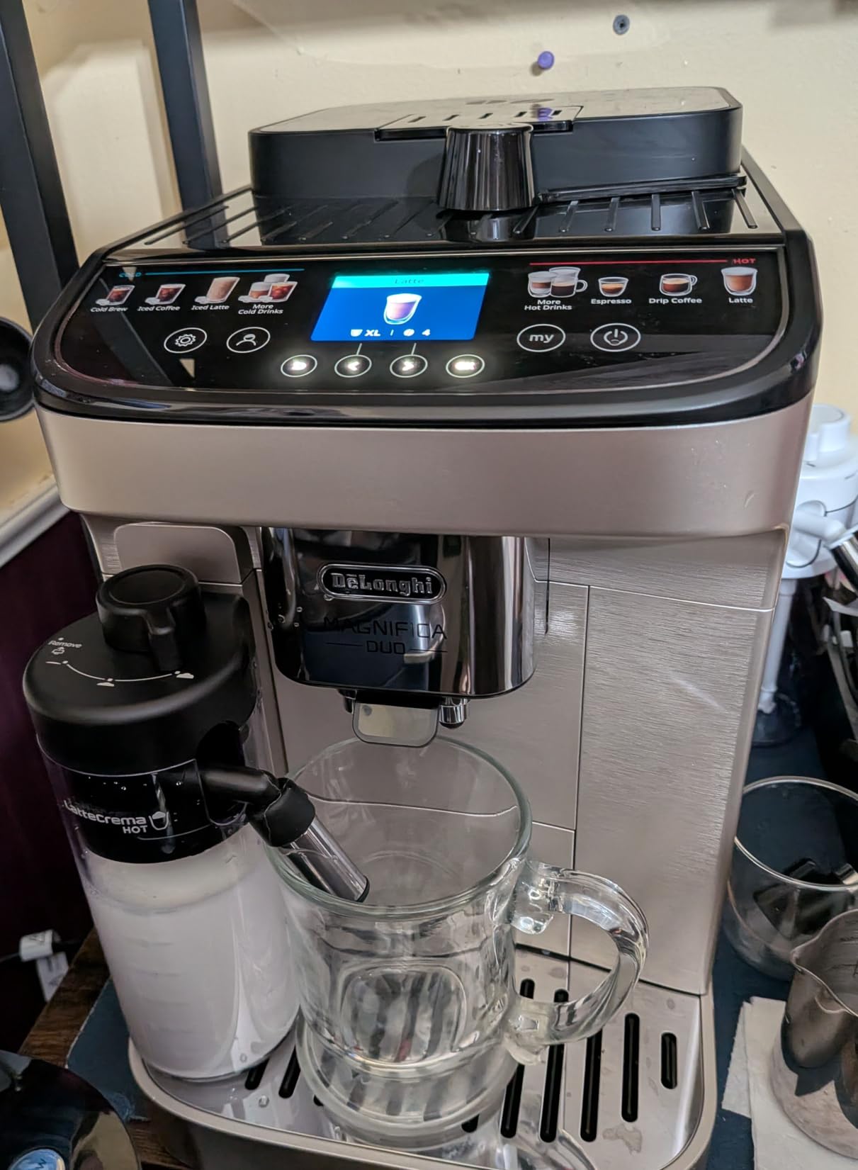 De'Longhi Magnifica Duo Automatic Espresso Machine, Milk Frother, Silver | 20 One-Touch Recipes, Hot & Cold Milk Frother, Built-In Grinder, Touchscreen Display customer photo 1