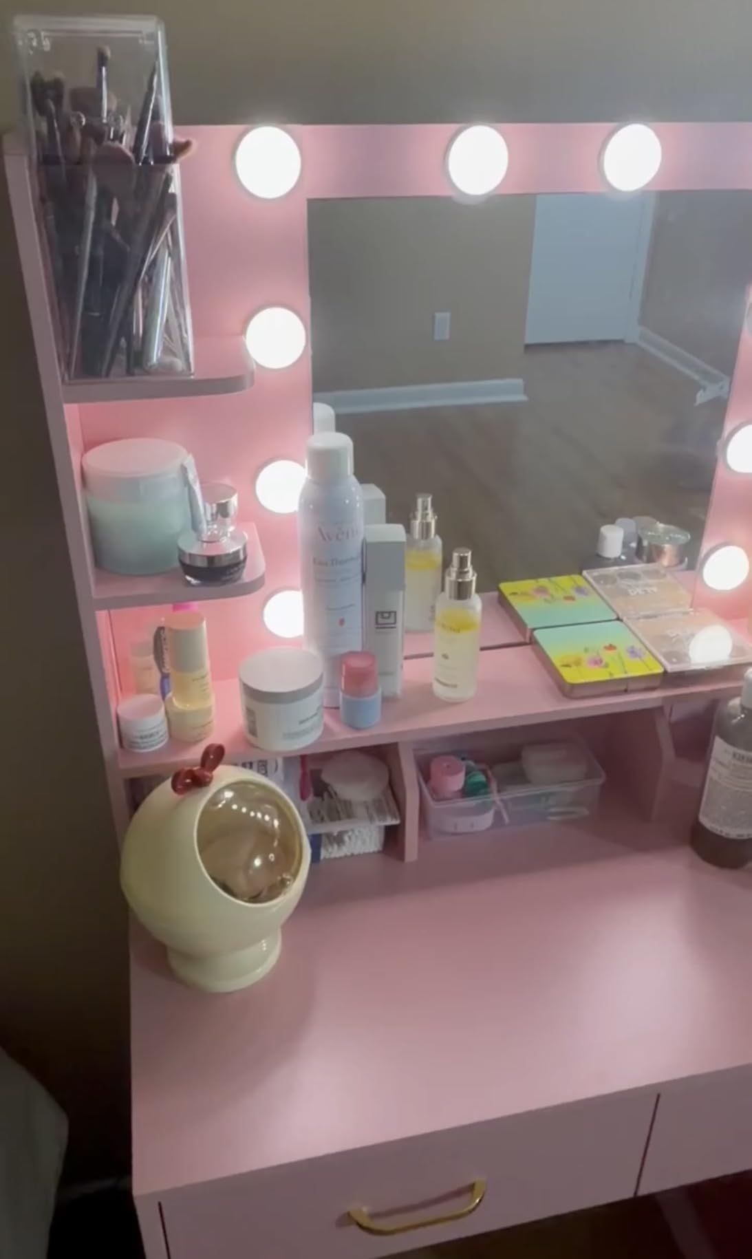 COMHOMA Vanity Desk with 3-Way Mirror and Lights, Makeup Vanity with 360° View Mirror, 3 Lighting Modes, 6 Drawers,Storage Cabinet Fluted Wood Vanity Table with Jewelry Hook for Women Girls customer photo 2