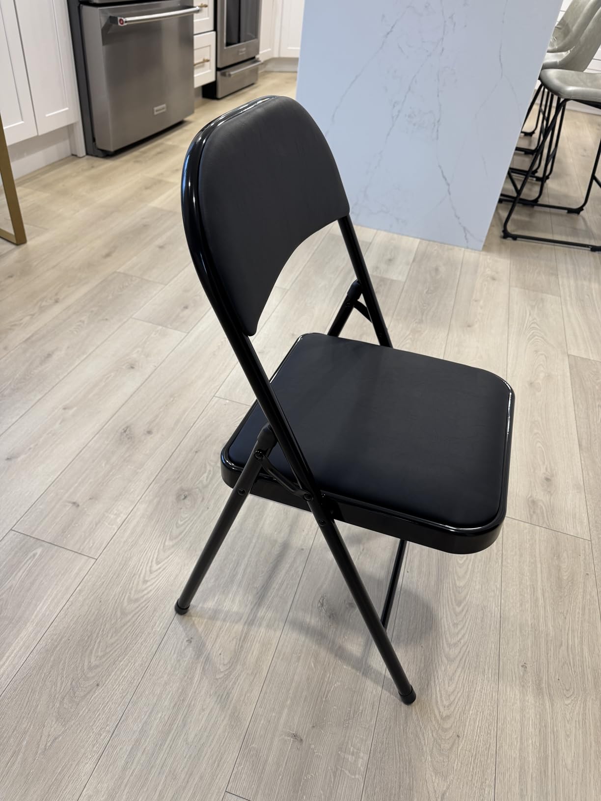 Nazhura Folding Chairs with Padded Vinyl Cushion Chairs with Comfortable Cushion and Durable Steel Frame for Home and Office, for Indoor and Outdoor Events (White, Vinyl, 4 Pack) customer photo 2
