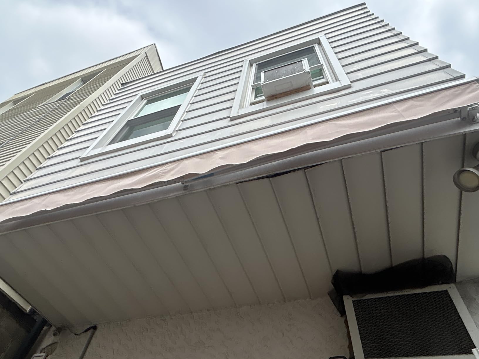 VEVOR Electric Retractable Awning, 14.1' x 9.8' Motorized Patio Awning customer photo 1