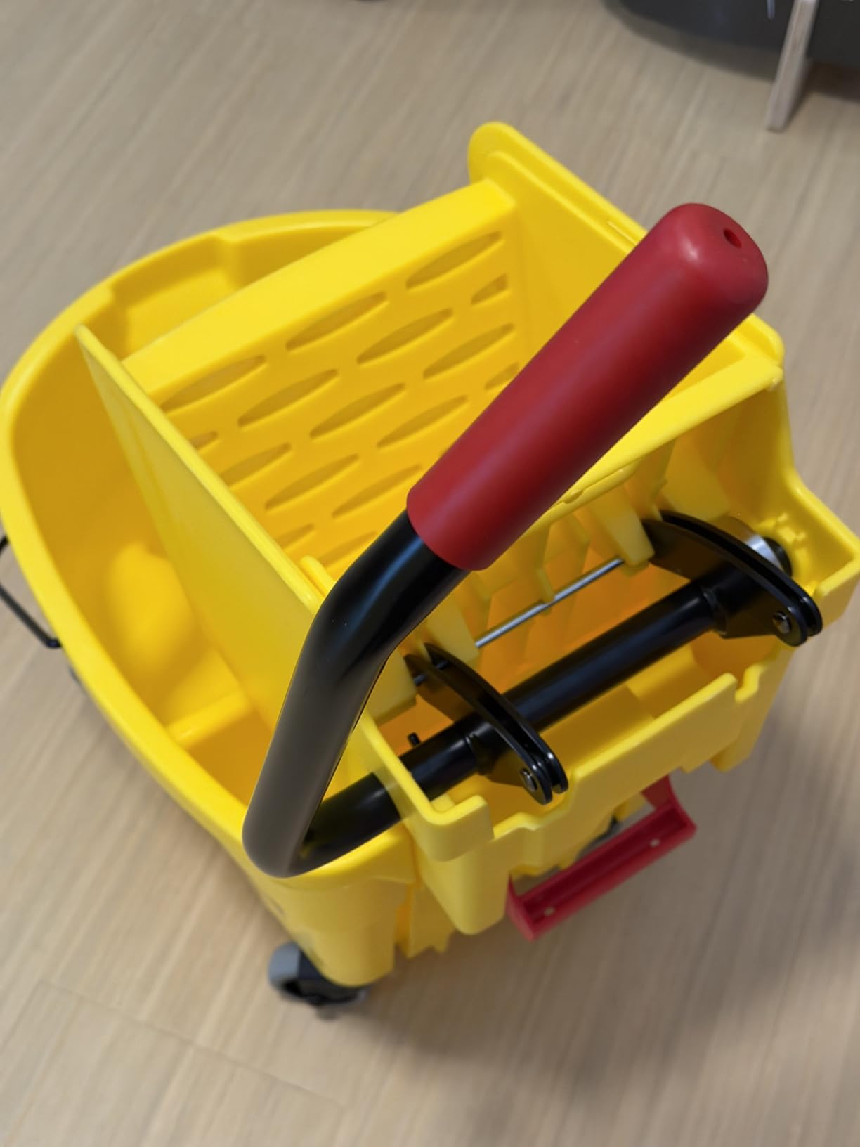 Rubbermaid Commercial Products WaveBrake 35 Qt. Side-Press Mop Bucket and Wringer Combo on Wheels Yellow for Professional/Industrial/Business Heavy-Duty Floor Cleaning/Mopping customer photo 1