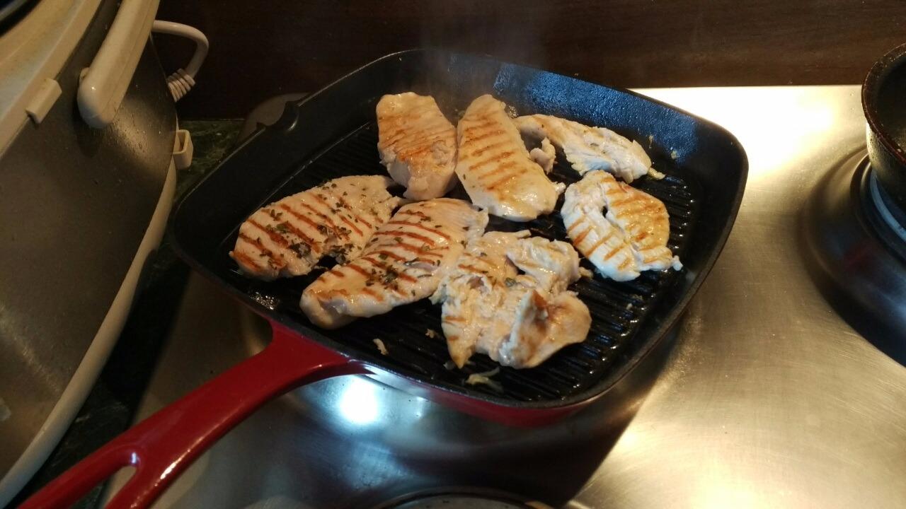 Cuisinart CI30-23CR Chef's Classic Enameled Cast Iron 9-1/4-Inch Square Grill Pan, Cardinal Red customer photo 1