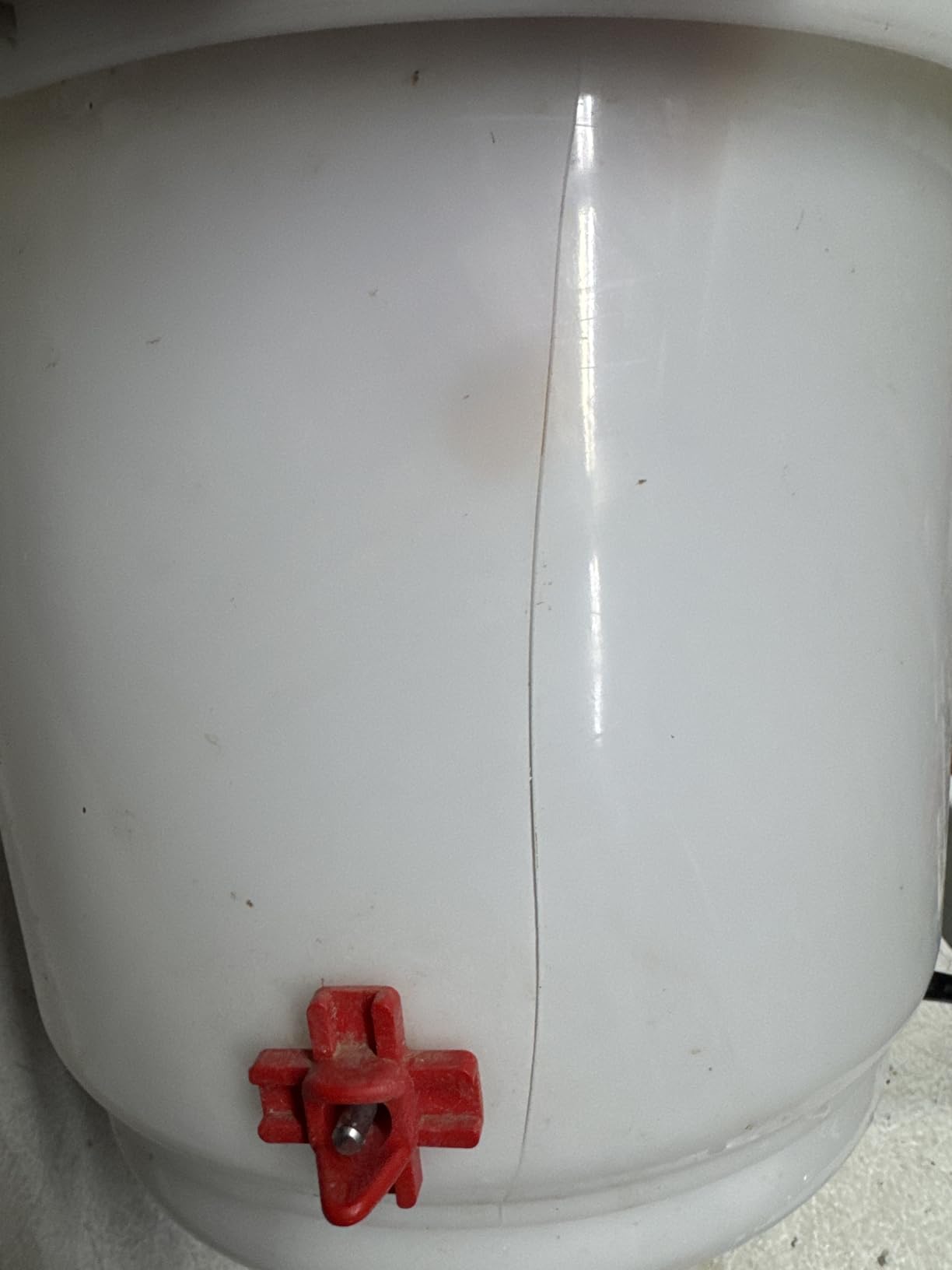Farm Innovators Thermostatically Controlled Heated 3 Gallon Plastic Outdoor Year Round Hanging Water Fountain for Poultry Watering, Red customer photo 1