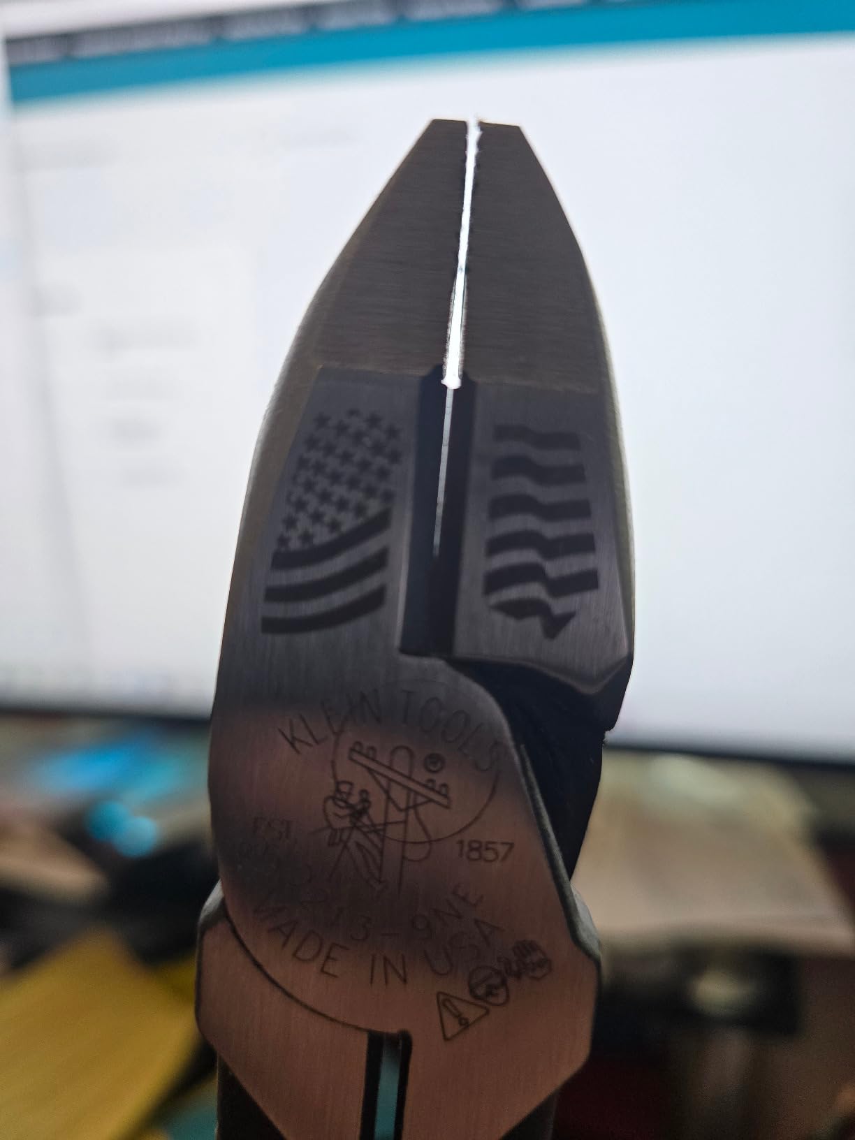 Klein Tools J213-9NE Streamlined High Leverage Side Cutting Pliers, 9-Inch customer photo 1