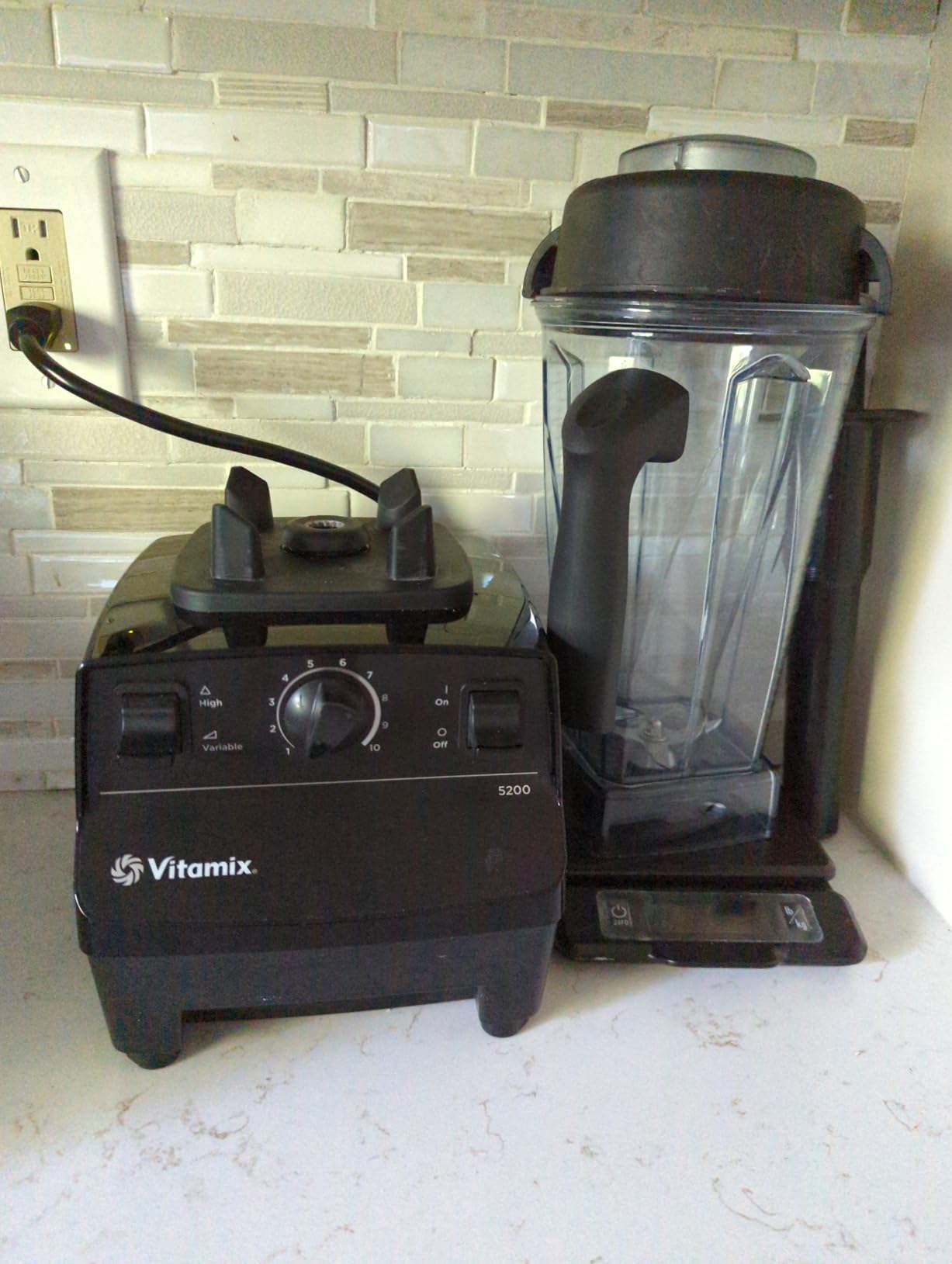 Vitamix 5200 Professional-Grade Blender, 64 oz. Container, White customer photo 1