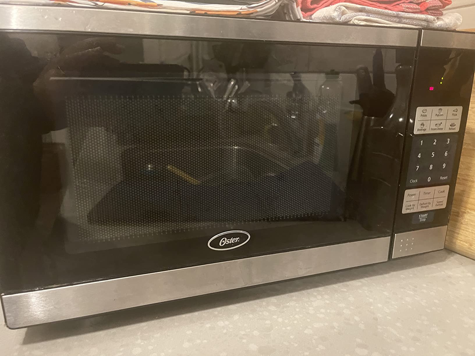 Commercial Chef 0.6 Cu. Ft. Countertop Microwave Oven, CHM660B, Black customer photo 2
