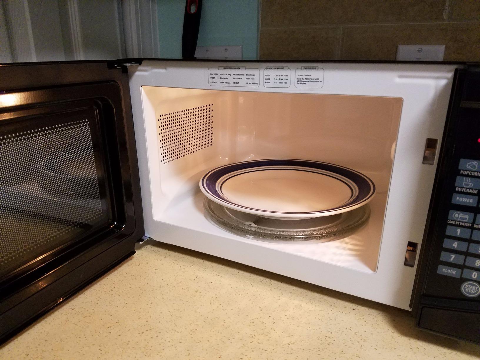 FRIGIDAIRE EMW733BLACKAMZ 0.7 Cu. Ft. Microwave, Black customer photo 1