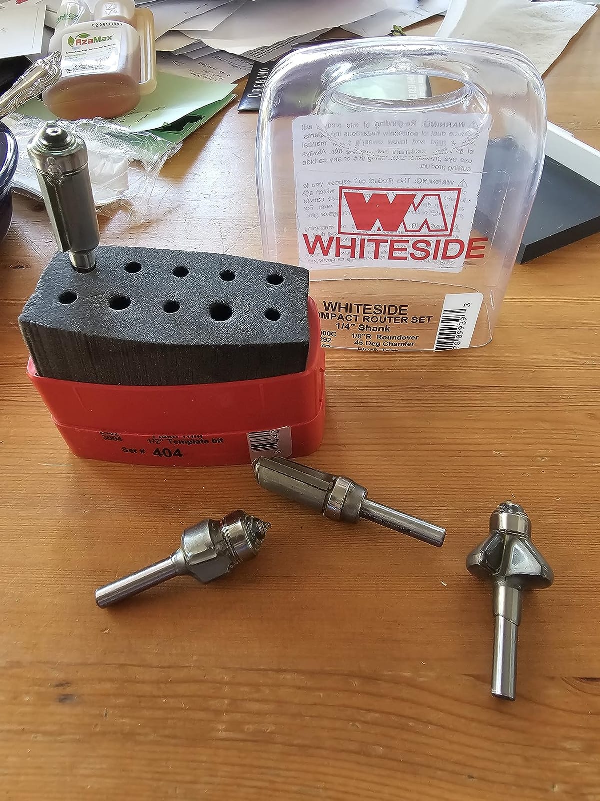 Whiteside 404 Compact Router Bit Set: Includes Flush Trim Bit (2402), 1/8 Inch Roundover Bit (2000C), Template Bit (3004), 45 Degree Chamfer Bit (2292) customer photo 1