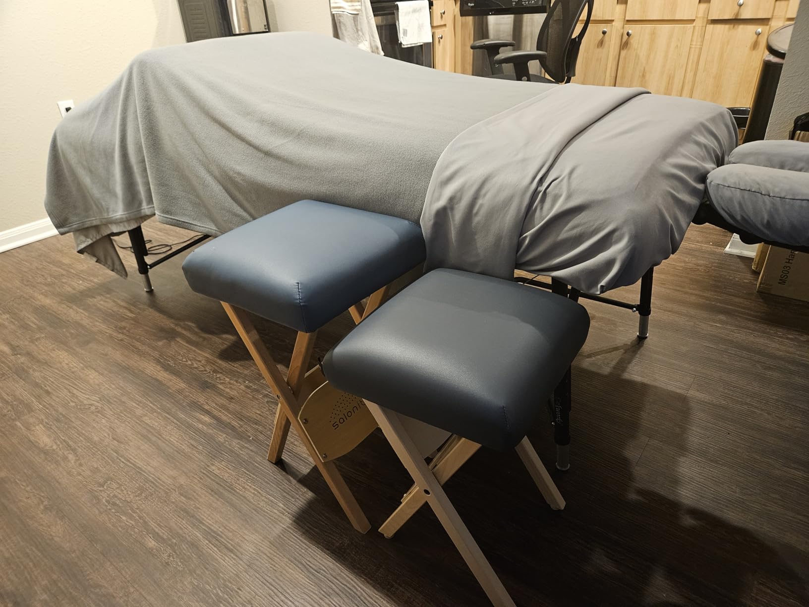 Master Massage Tables Lightweight Wooden Handy Folding Massage Stool, Black customer photo 2