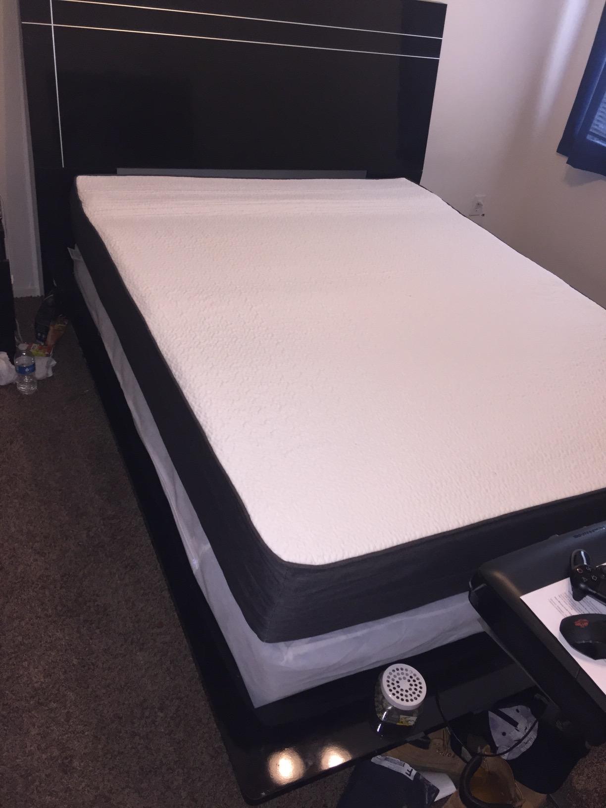 COOL GEL Memory Foam 10-Inch Mattress, CertiPUR-US Certified, Mattress in a Box, Queen, White customer photo 1