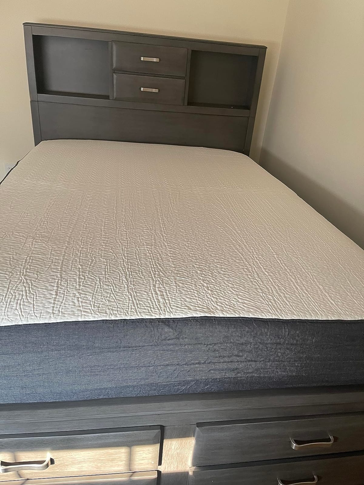 COOL GEL Memory Foam 10-Inch Mattress, CertiPUR-US Certified, Mattress in a Box, Queen, White customer photo 2