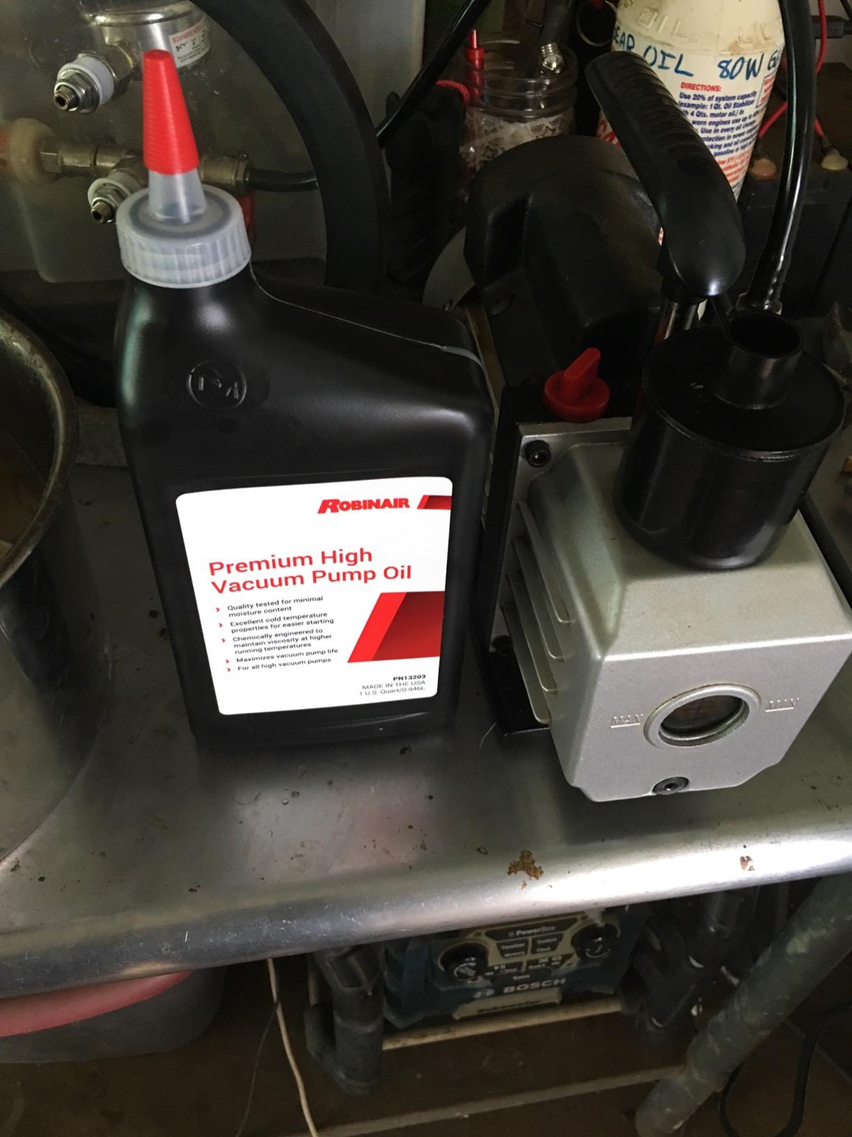 Robinair 13203.0 Premium High Vacuum Pump Oil - 1 Quart customer photo 1