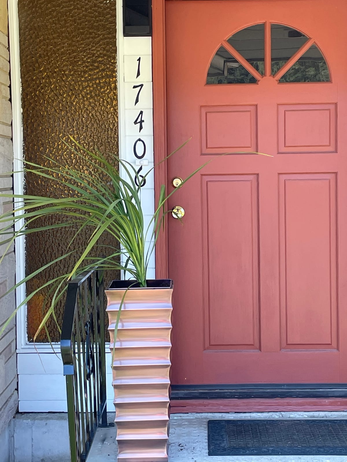 H Potter Tall Copper Planter 29 Inch – Indoor Outdoor Entryway Pot for Small Spaces, Antique Copper Finish, Decorative Patio Porch Floor Planter customer photo 2