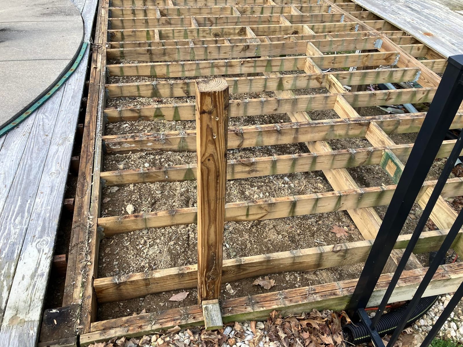 The Original Deck Wrecker Deck Board Removal Tool. Heavy-Duty Professional-Grade Pry Bar Engineered for Power & Efficiency. Trusted by Professionals for Their Toughest Jobs customer photo 1