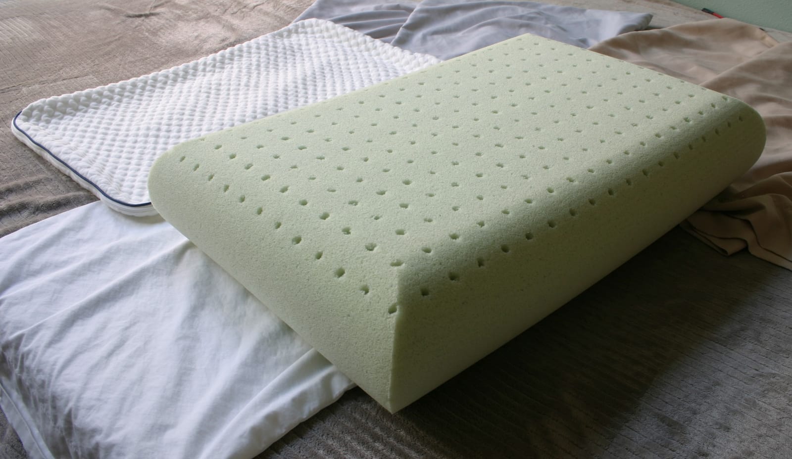 Weekender Cooling Gel Memory Foam Pillow for Sleeping – Standard Size, Ventilated Cooling Pillow for Side & Back Sleepers, Neck & Shoulder Support, Medium Firm, Washable Cover customer photo 2