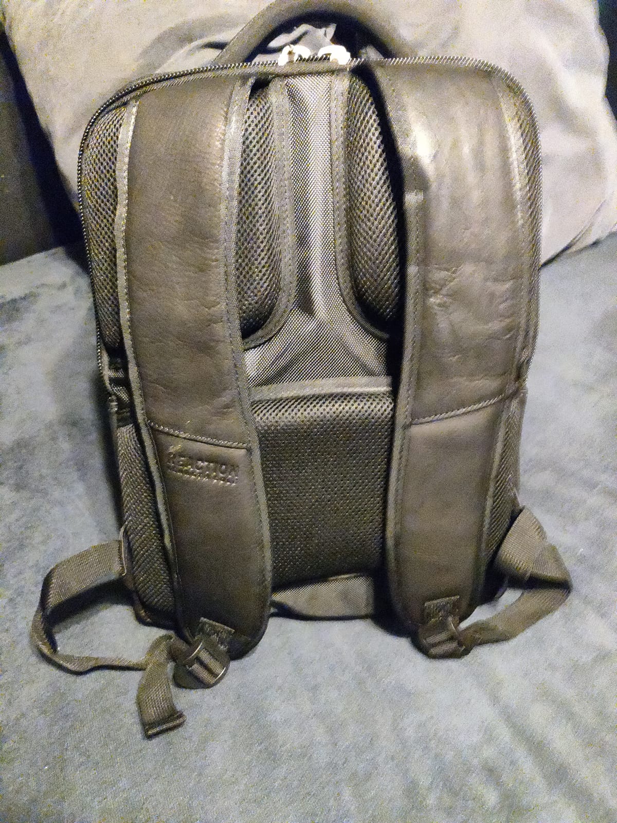 Kenneth Cole REACTION Out Of The Bag Manhattan Colombian Leather RFID 15.6