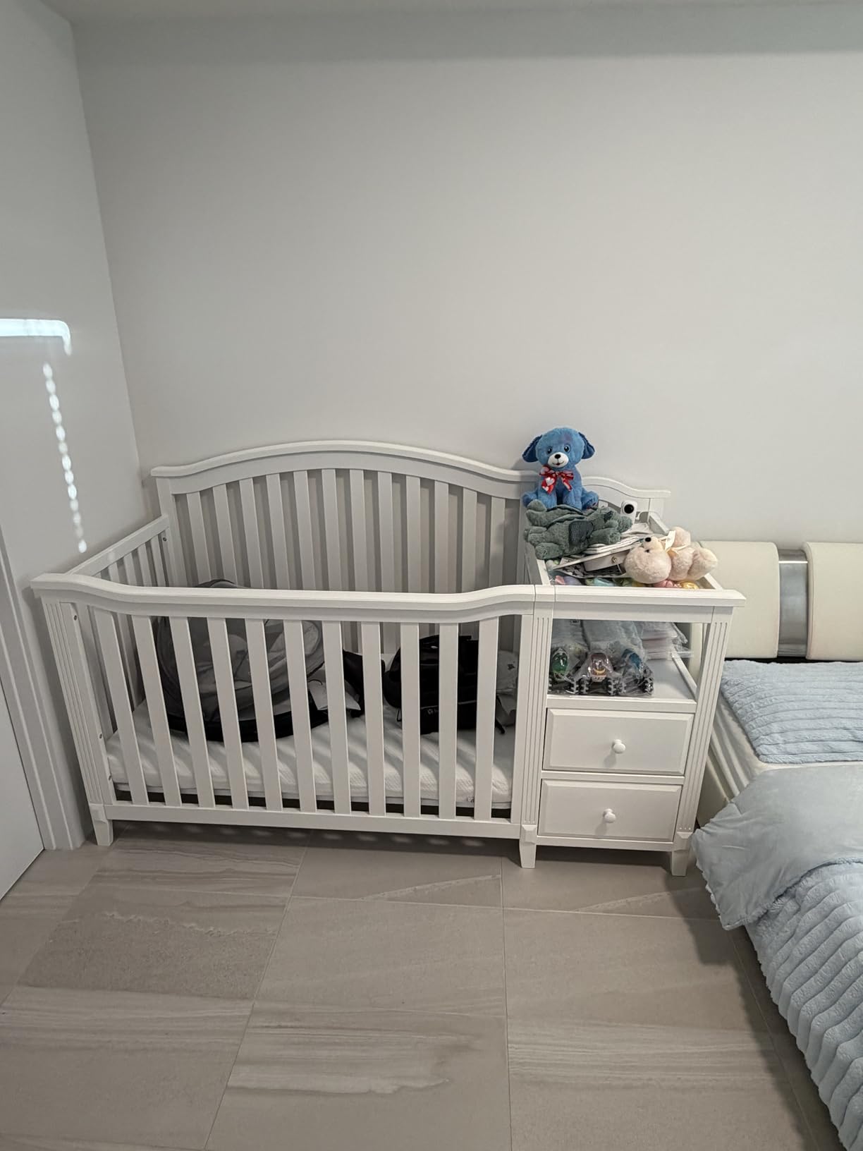 Sorelle Furniture Berkley Crib and Changer with Slat Panel Back Classic -in- Convertible Diaper Changing Table Non-Toxic Finish Wooden Baby Bed Toddler Childs Daybed Full-Size Nursery - Gray customer photo 2