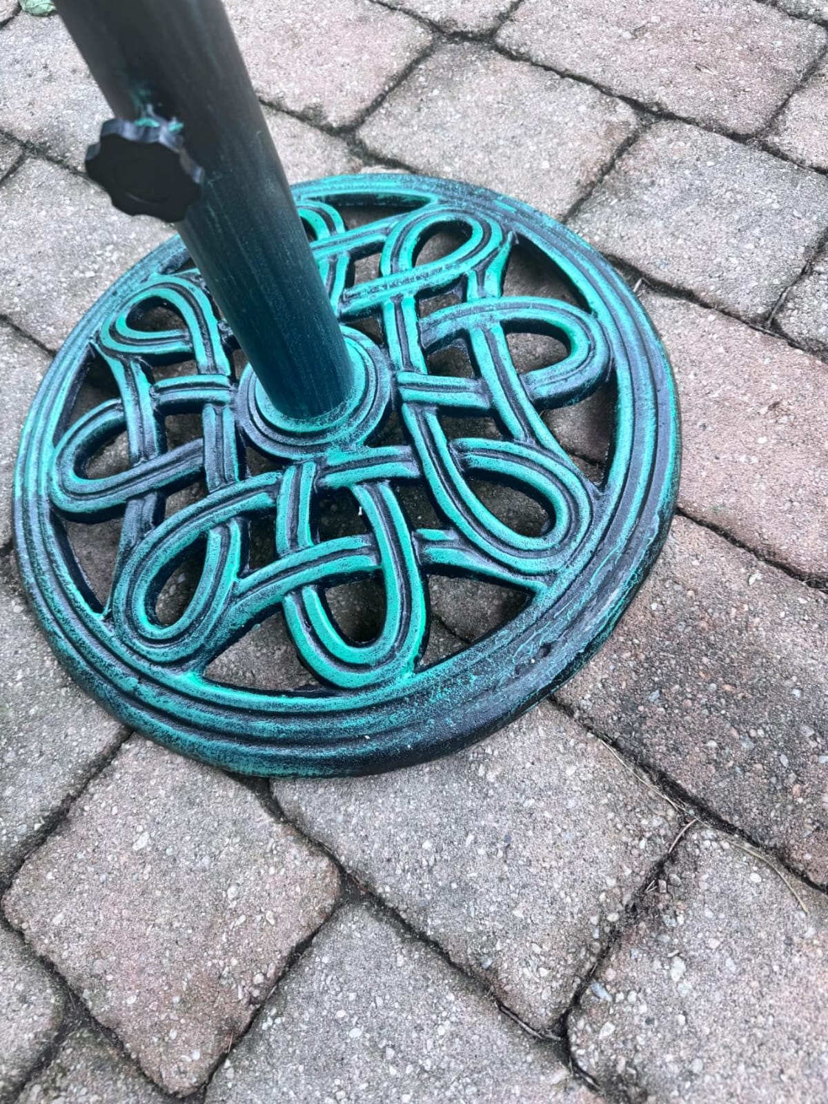 Sunnydaze Cast Iron Patio Umbrella Base for Outdoor Market Umbrellas, Green customer photo 1