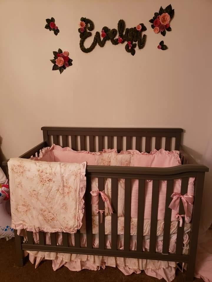 Sorelle Palisades 3-Piece Nursery Set - 4-in-1 Convertible Crib, 4-Drawer Dresser, Changing Table with Hamper - Non-Toxic Wood Finish - White customer photo 1