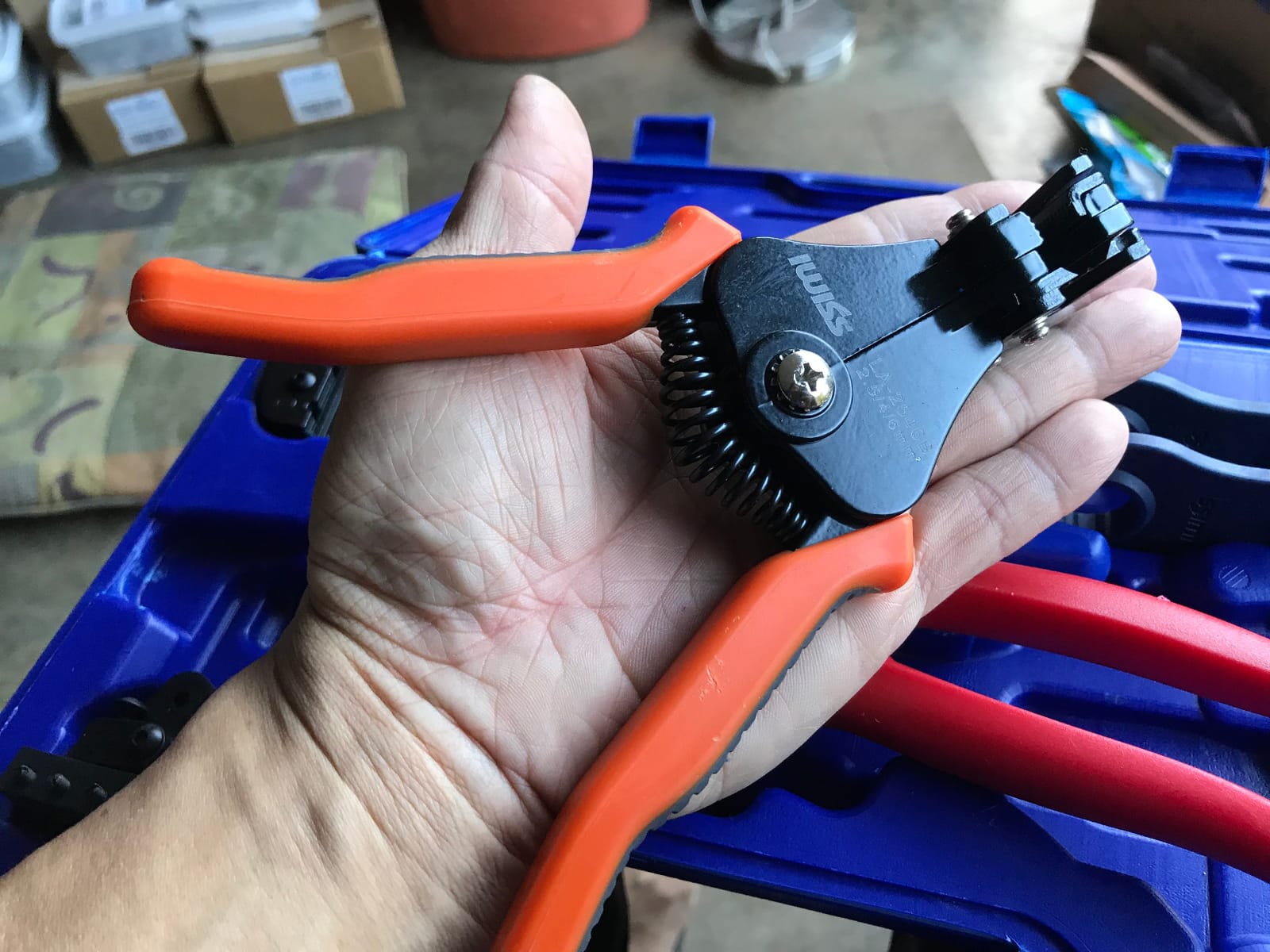 iCrimp Solar Crimping Tool Kit for Solar Panel Installation, All in One Solar Tool Set with Solar Crimper, Wire Cutter, Wire Stripper and Solar Connector Spanners customer photo 1