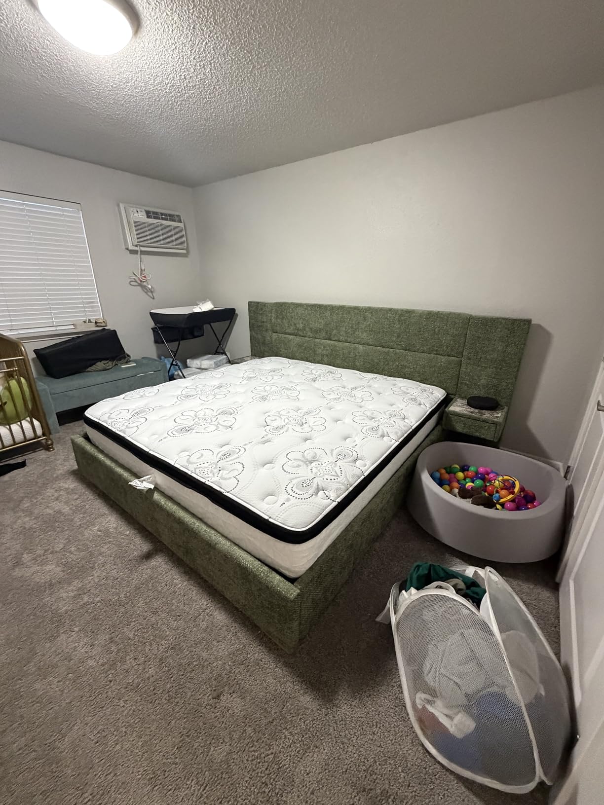 Signature Design by Ashley Queen Mattress, 10 Inch Medium Firm Hybrid customer photo 1