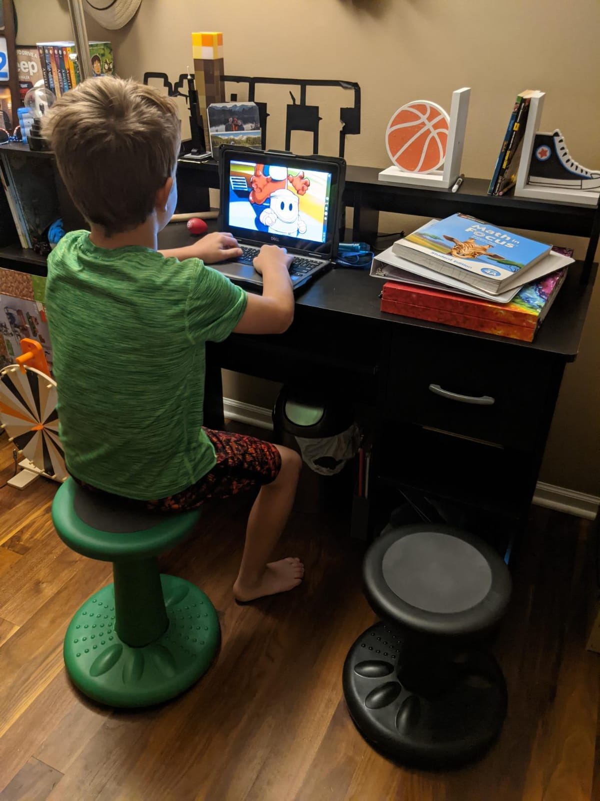 Studico ActiveChairs Kids Wobble Chair, Flexible Elementary Classroom Seating, Improves Focus, Posture and Helps ADHD/ADD, Sensory Chair, Active Fidget Chairs, Pre-Teen 17.75