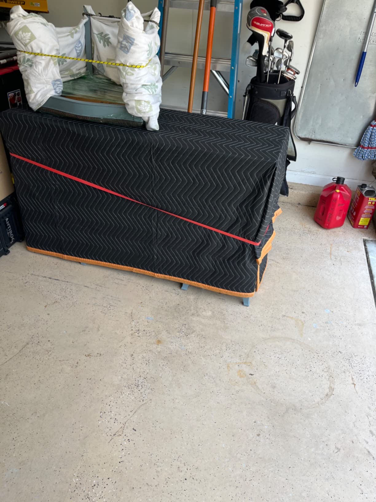 Kitchentoolz Moving Rubber Bands for Furniture & Moving Blankets - 12 Pack customer photo 1