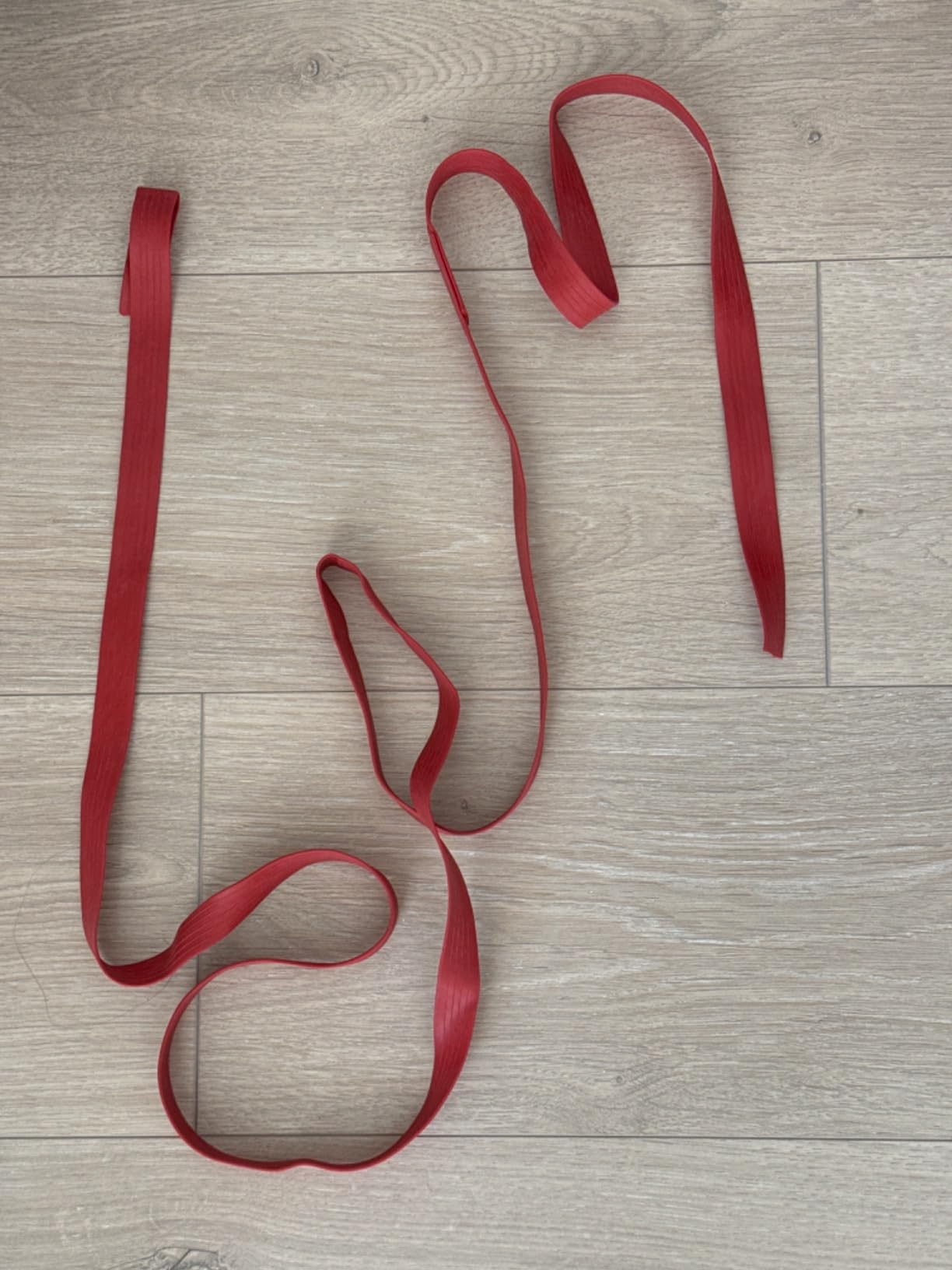 Kitchentoolz Moving Rubber Bands for Furniture & Moving Blankets - 12 Pack customer photo 2