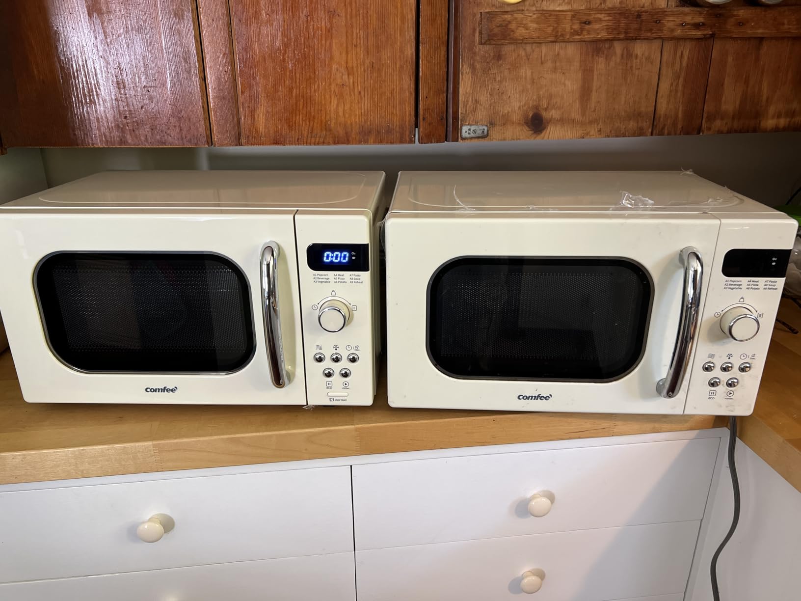 COMFEE' Countertop Microwave Oven, 0.7 Cu.Ft, 700W,Pearl White, ECO Mode customer photo 1