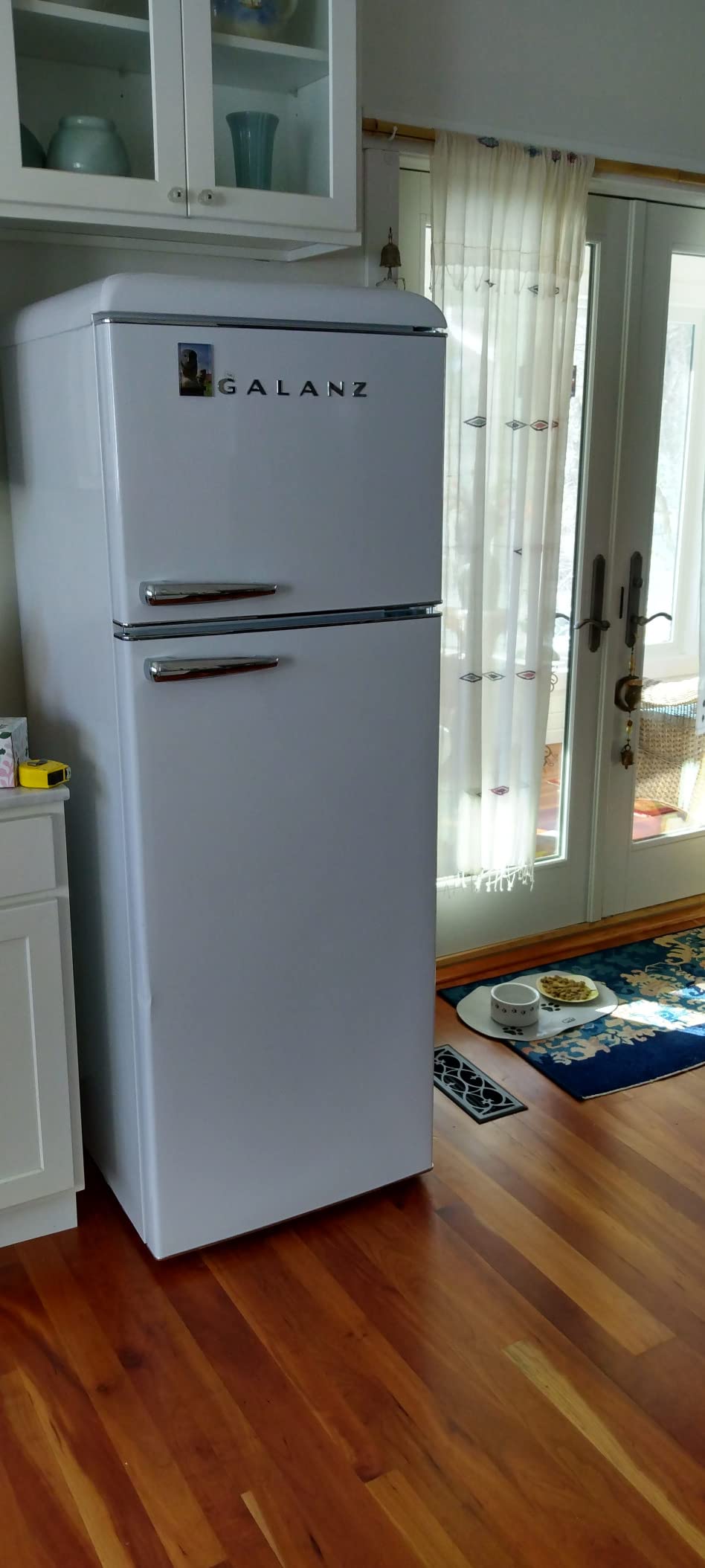 Galanz GLR12TBEEFR Refrigerator, Dual Door Fridge, Adjustable Electrical Thermostat Control with Top Mount Freezer Compartment, Retro Blue, 12.0 Cu Ft (Red) customer photo 1
