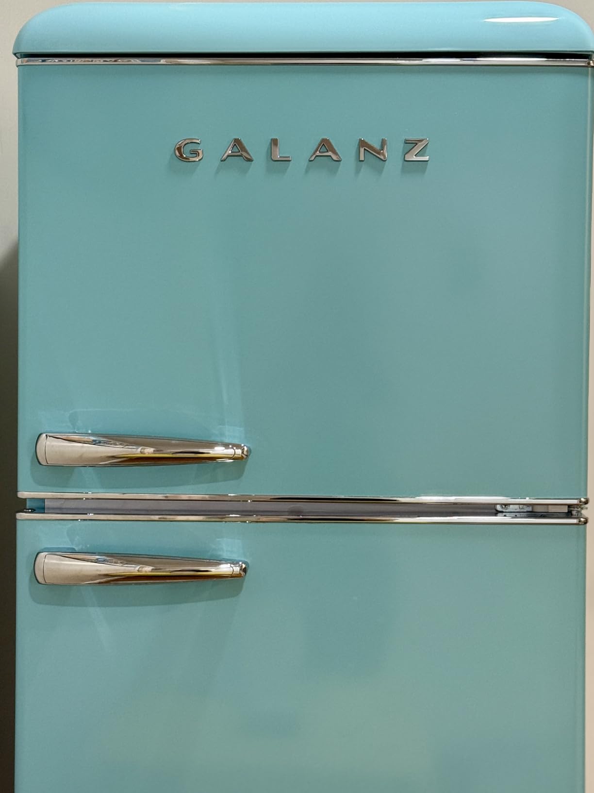 Galanz GLR12TBEEFR Refrigerator, Dual Door Fridge, Adjustable Electrical Thermostat Control with Top Mount Freezer Compartment, Retro Blue, 12.0 Cu Ft (Red) customer photo 2