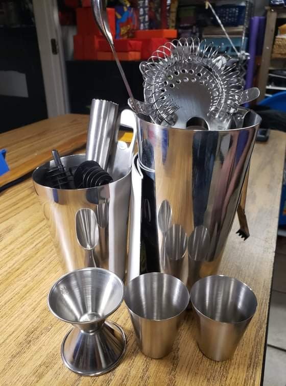 NutriChef Mixology Bartender Cocktail Shaker Set - Includes 15 & 30 oz Stainless Steel Shakers, 6 Bottle Pourers & More - Essential Martini Making Kit - Drink Mixing Set - 15 Piece Cocktail Bar Set customer photo 2