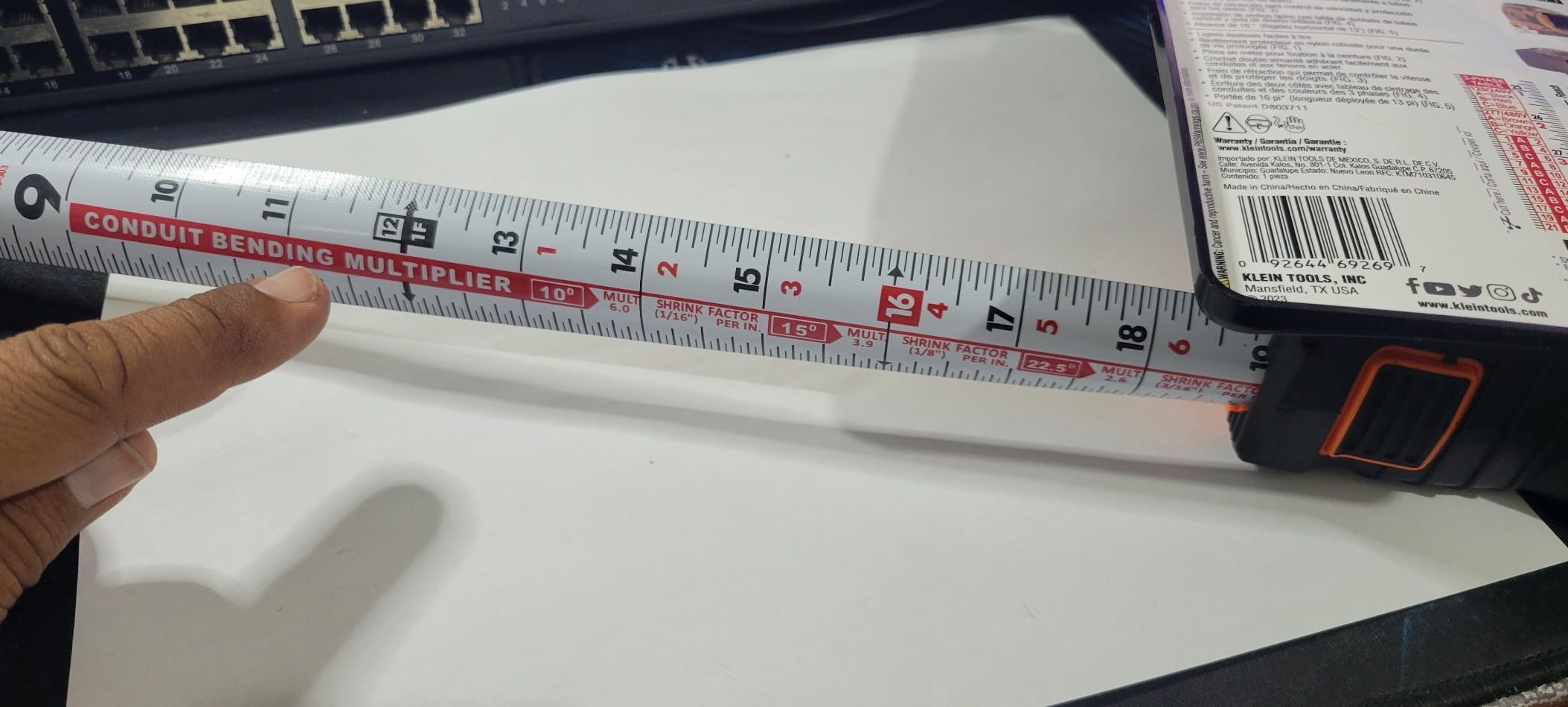 Klein Tools 9225 Tape Measure, Heavy-Duty Measuring Tape with 25-Foot Double-Hook Double-Sided Nylon Reinforced Blade, with Metal Belt Clip customer photo 2