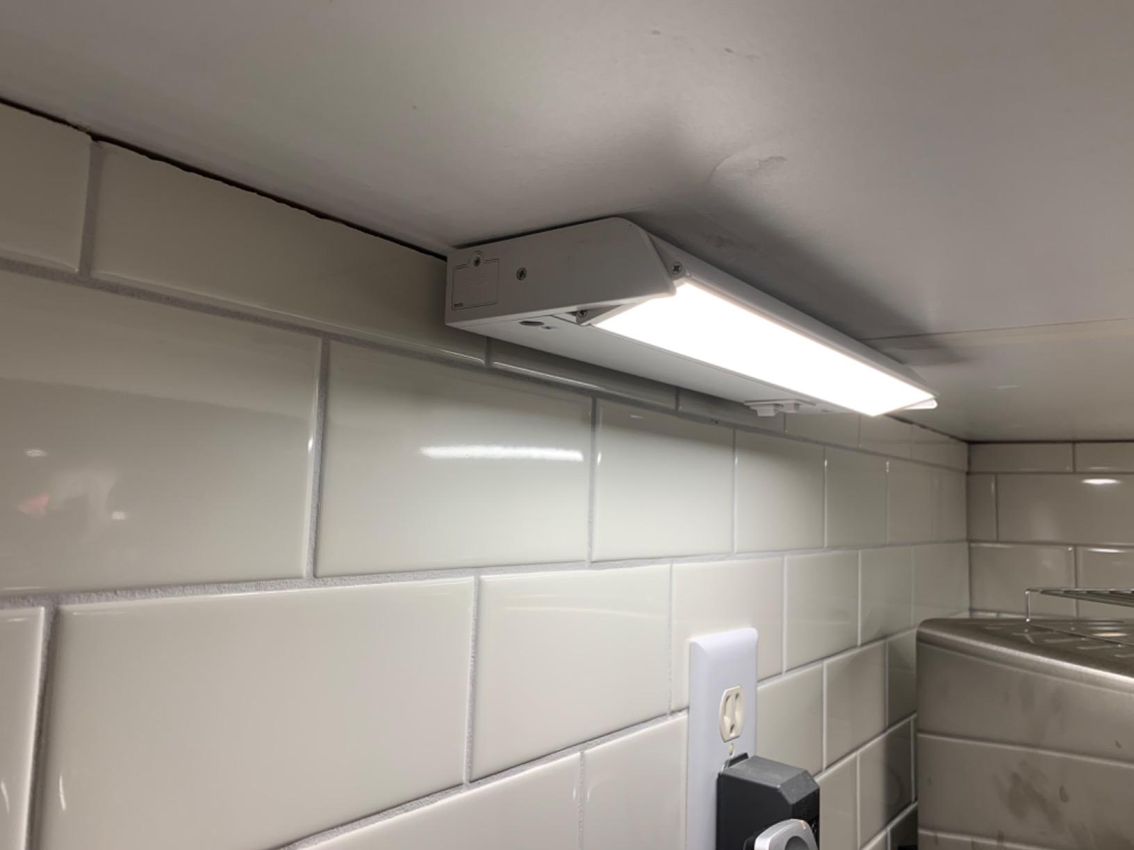 PARMIDA LED Swivel Under Cabinet Lighting, Hardwired or Plug-in Installation, 32 Inch, 18W, 5CCT Color Selectable - 2700K/3000K/4000K/5000K/6000K, Rotatable Lens, Dimmable, Linkable, 120V, 1440LM, ETL customer photo 2