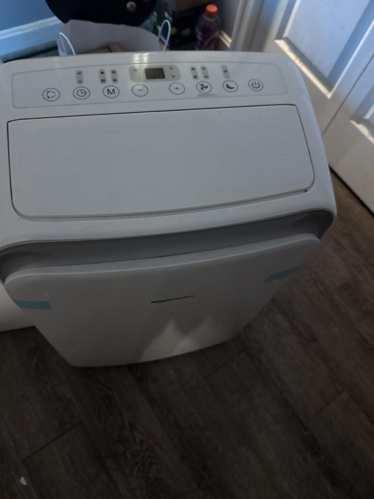Amazon Basics 3-In-1 Portable Air Conditioner with Remote, Timer, Sleep Mode, Auto Swing, Dehumidifier, 10000 BTU (ASHRAE)/6000 BTU (SACC), Cools Bedroom Up to 450 Sqf, White customer photo 1