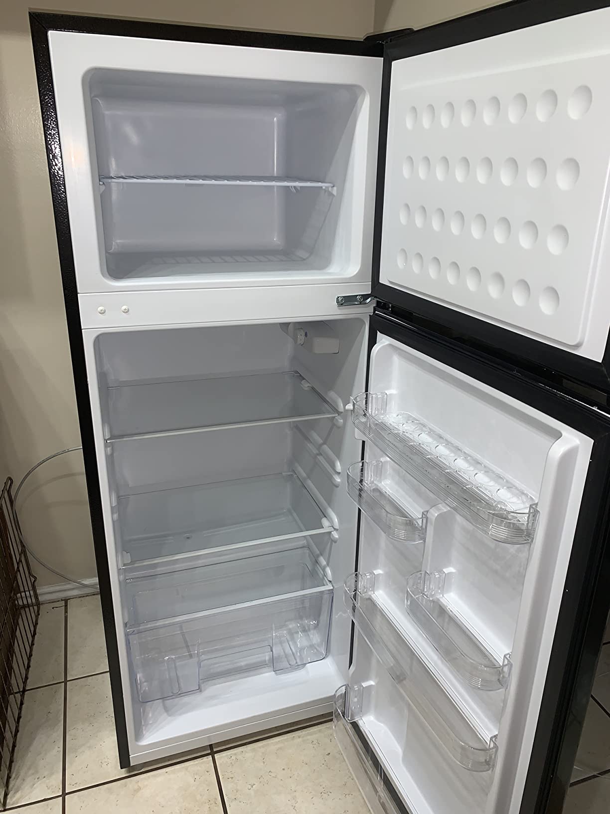 ARCTIC CHEF ACFR725AMZ6COM 2 Door Apartment Size Refrigerator with Freezer, Stainless customer photo 1