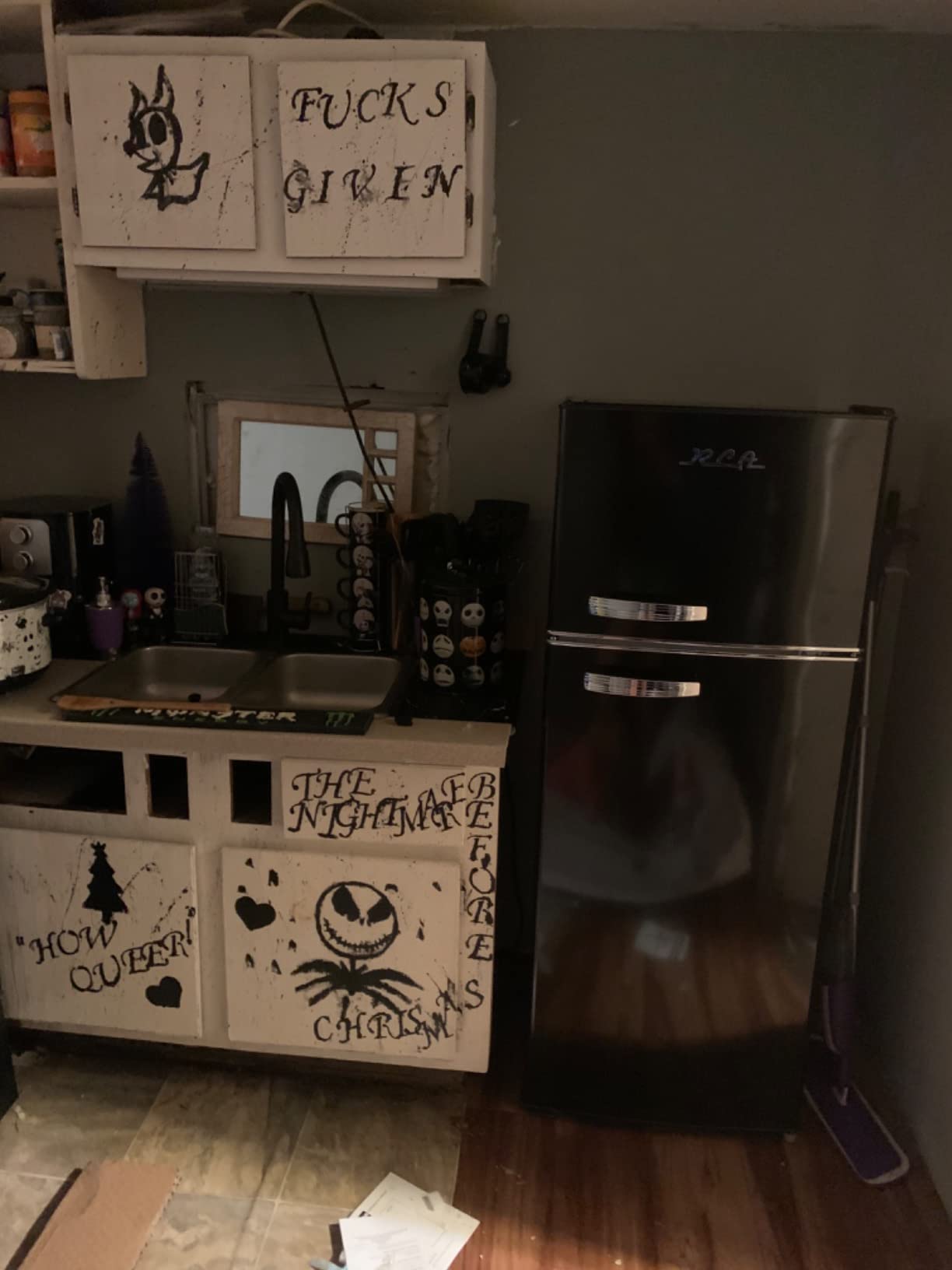 Hamilton Beach HBFR786BLACK6COM 2 Door Apartment Size Refrigerator with Freezer, 7.5 cu. ft, Retro Black customer photo 1