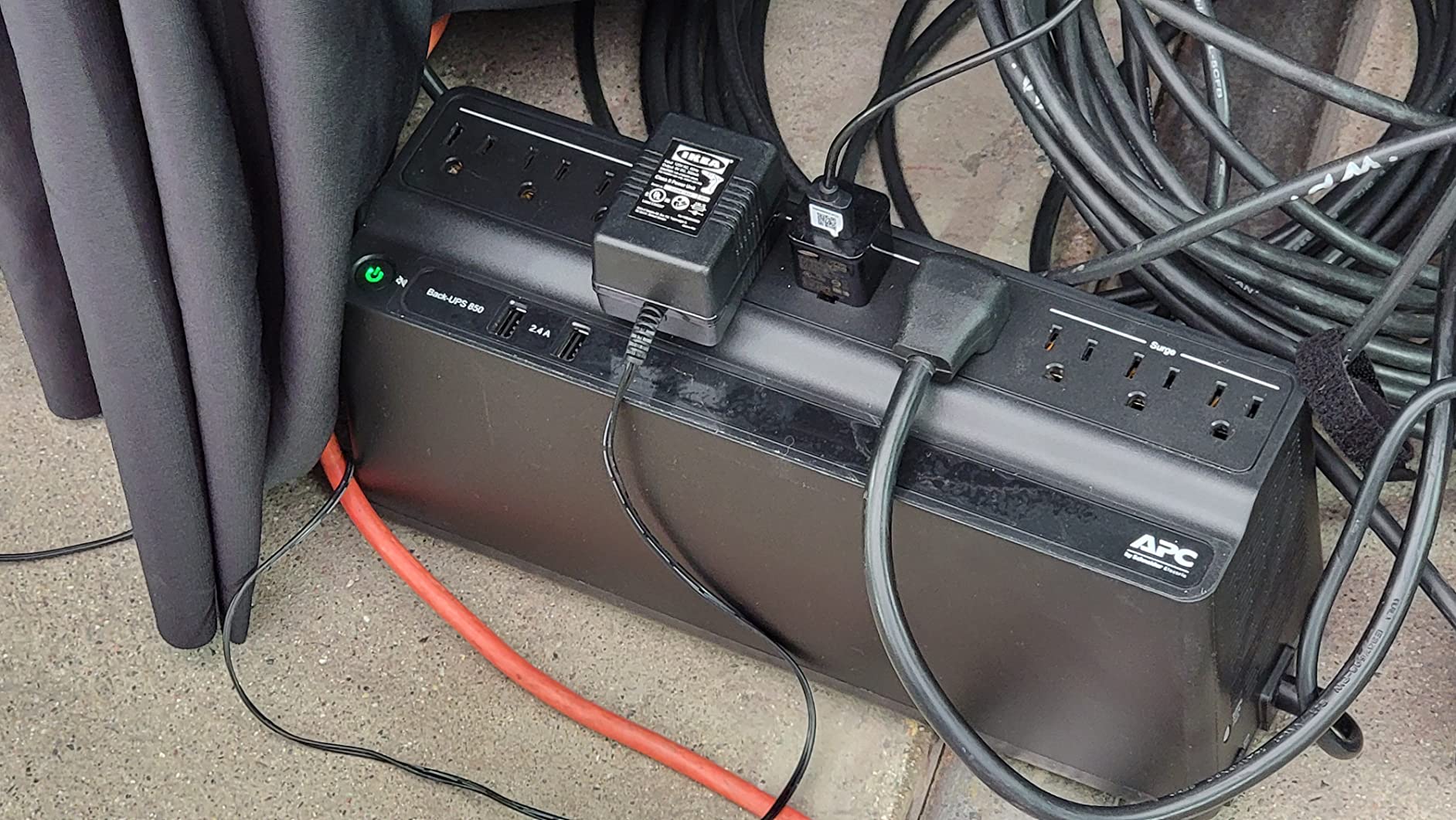 APC UPS 850VA/450W UPS Battery Backup & Surge Protector for PC, Router, NAS | Power through utility outages (35 minutes @ 100W). UL certified, 2 USB charging ports. UPS backup battery power supply customer photo 1