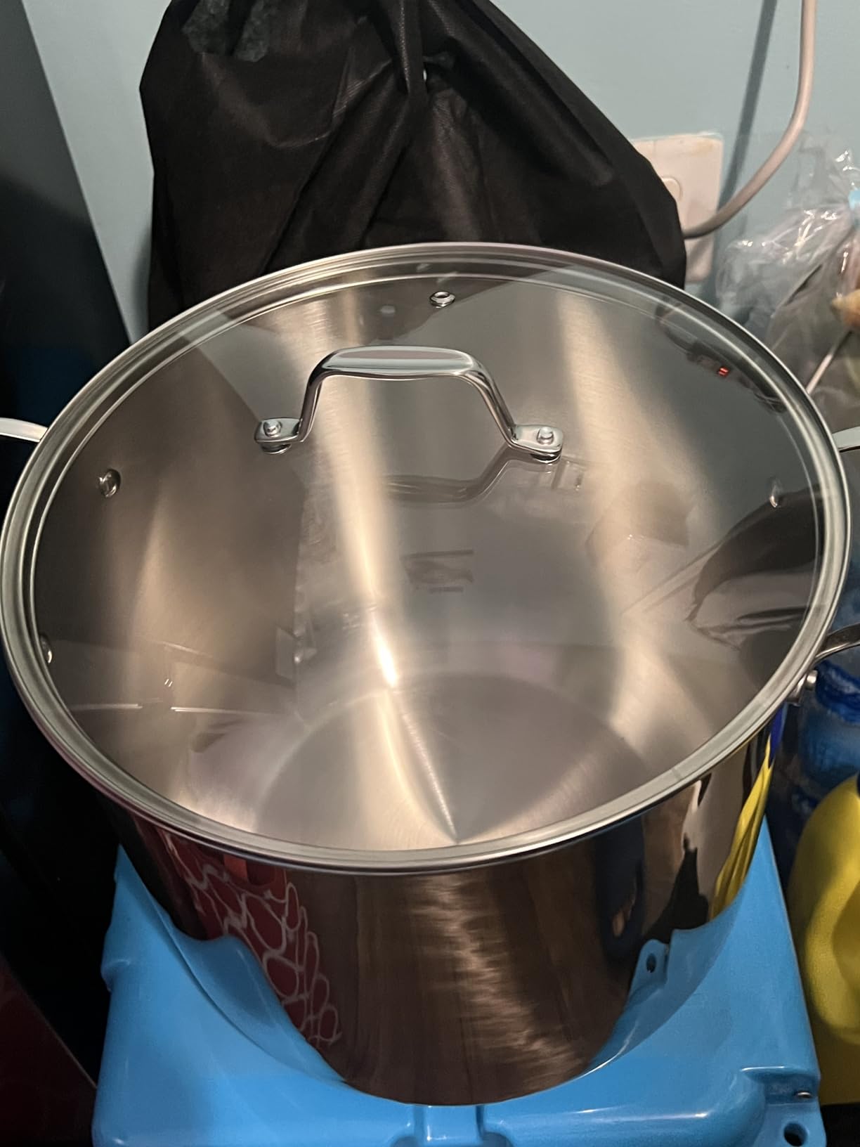 NutriChef 19-Quart Stainless Steel Stockpot – 18/8 Food Grade Heavy-Duty Induction-Compatible Pot with See-Through Lid, Ideal for Stews, Broths, Simmering & Soups, Dishwasher Safe – NCSP20 customer photo 2