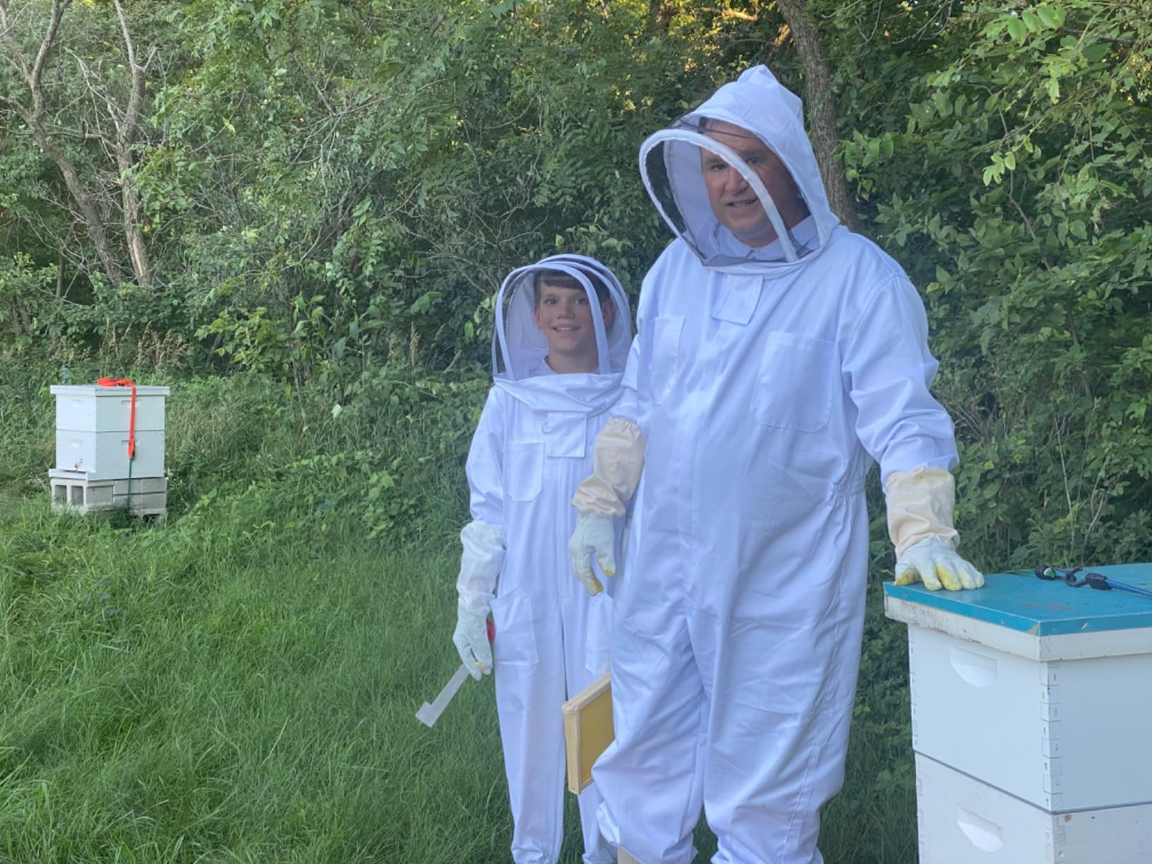 LONGADS Bee Suit for Men, Full Body Beekeeper Suit with Gloves and Veil XL customer photo 2