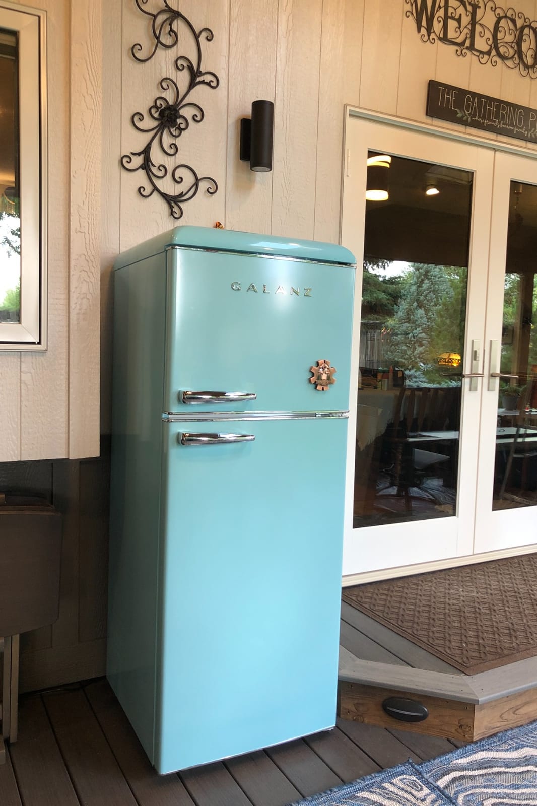 Galanz GLR10TBEEFR Retro Refrigerator with Top Freezer Frost Free, Dual Door Fridge, Adjustable Electrical Thermostat Control, 10 cu ft White customer photo 1