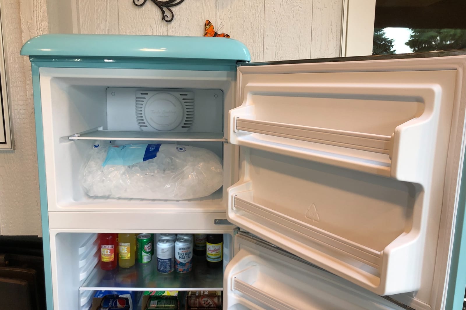 Galanz GLR10TBEEFR Retro Refrigerator with Top Freezer Frost Free, Dual Door Fridge, Adjustable Electrical Thermostat Control, 10 cu ft White customer photo 2