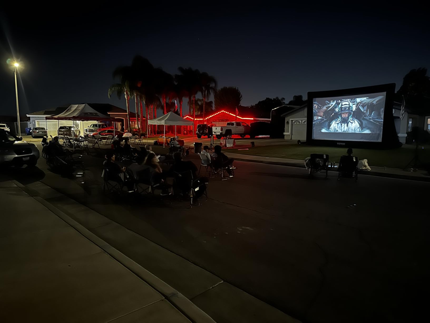 VEVOR Inflatable Projector Screen for Outdoor Use with 350W Air Blower customer photo 2
