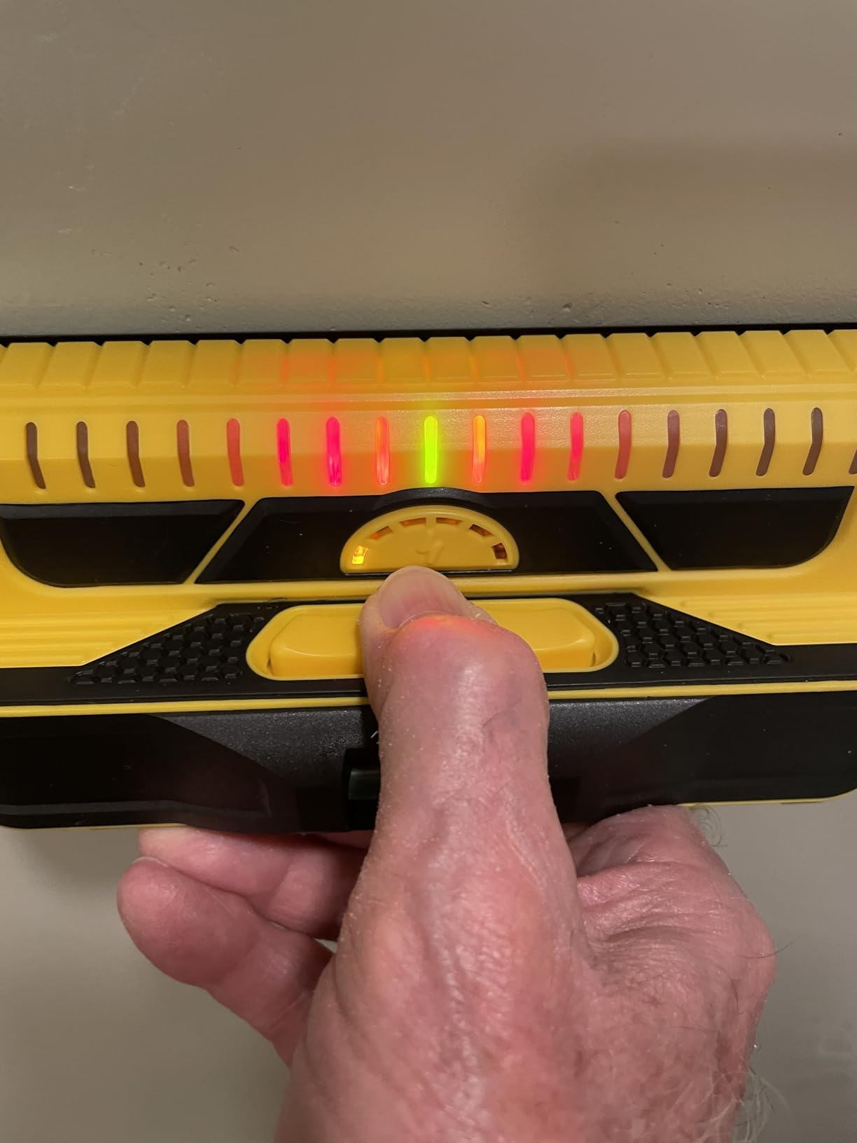 Franklin Sensors ProSensor M210 13-Sensor Stud Finder, Live Wire Detection customer photo 2